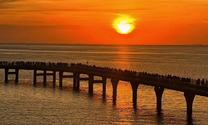 如果这是你第一次去新疆，那这份精简版的实用旅游攻略你一定要看!这样玩才不留遗憾。