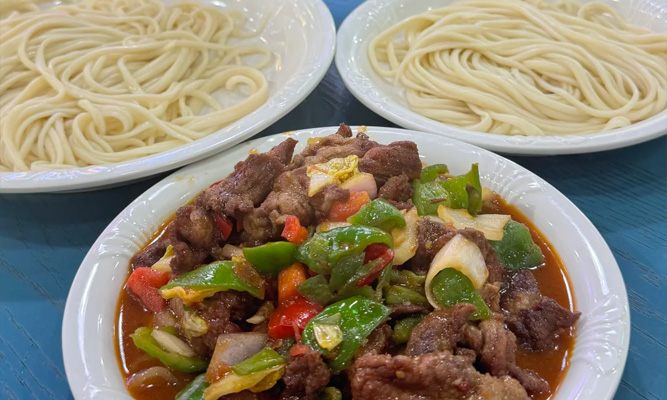 5 月新疆必吃美食｜过油肉拌面 & 手抓饭实战攻略