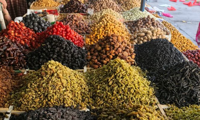 新疆特色干果:葡萄干与巴旦木的保存与邮寄
