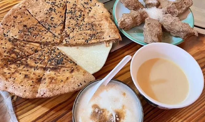 新疆特色奶制品:奶疙瘩与酥油茶的口感接受度