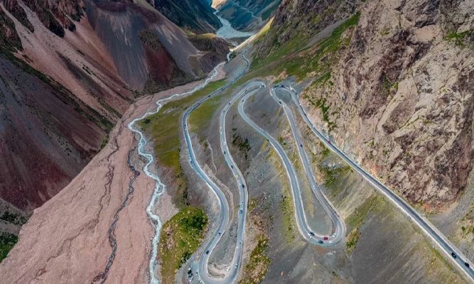 新疆旅游是不是都是山路?晕车的人怎么应对